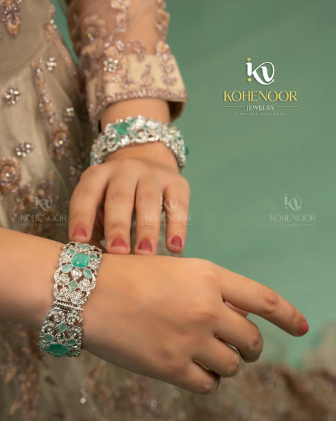Emerald Frost Zircon Set With Openable Bangle